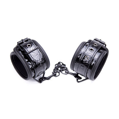 Черные лаковые наручники БДСМ