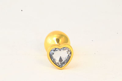 Золотистая анальная пробка с прозрачным камушком в виде сердечка  S RY-019