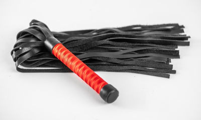 BDSM Арсенал Плеть из натуральной кожи с атласной ручкой красная Romantic Arsenal