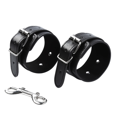 Классические черные наручники с карабином
