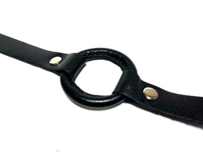 Кляп с черным кольцом BDSM Арсенал кожаный
